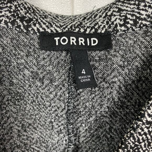 Torrid Black&White Chevron Peplum Jacket Sz.4 - Picture 9 of 16